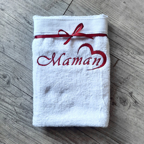Serviette personnalisée 70x130cm avec prénom et ornement cœur brodé: 8 couleurs
